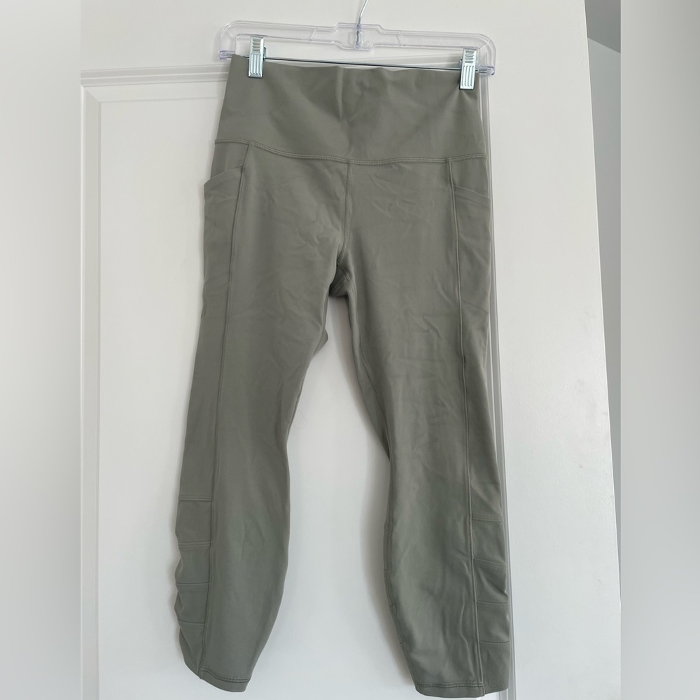 EUC Athleta Salutation Stash Pocket II Cinch 7/8 Leggings Petite Medium